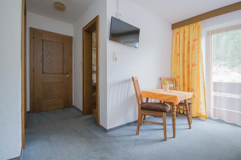 Haus Alpengruss Hotell Sölden Rum bild